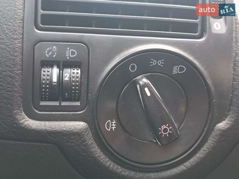 Універсал Volkswagen Golf 2002 в Вінниці