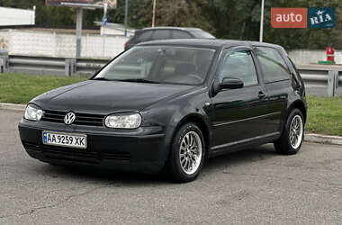 Хэтчбек Volkswagen Golf 1998 в 
