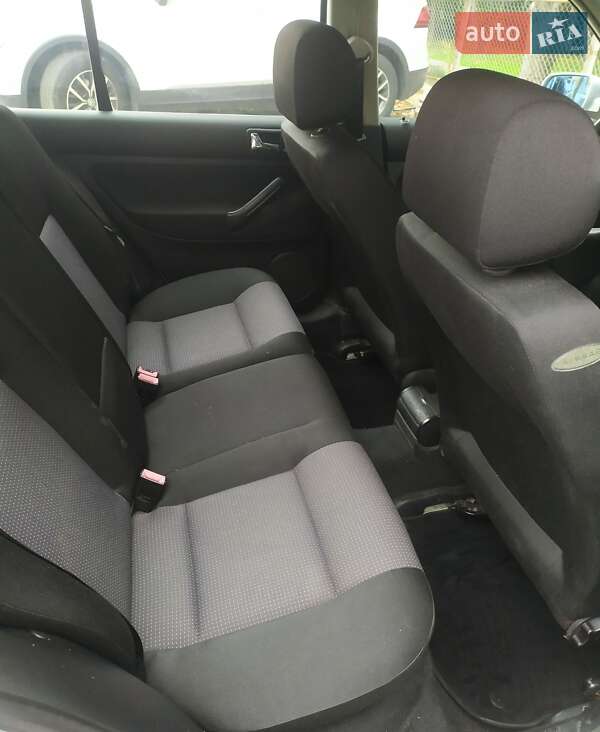 Хэтчбек Volkswagen Golf 2002 в Тернополе