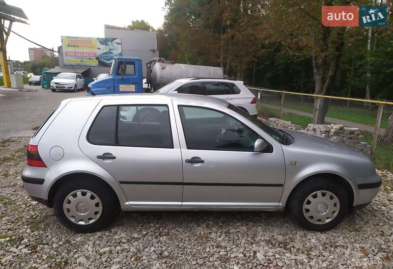 Хэтчбек Volkswagen Golf 2002 в Тернополе