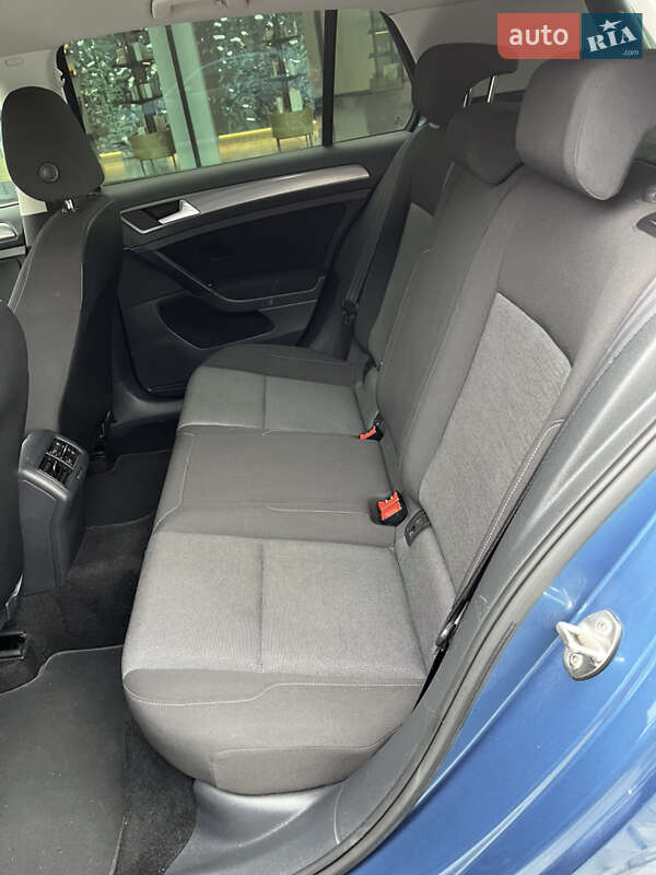 Хетчбек Volkswagen Golf 2013 в Хмельницькому фото 25 Хетчбек Volkswagen Golf 2013 в Хмельницькому