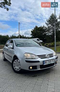 Хетчбек Volkswagen Golf 2004 в Новояворівську