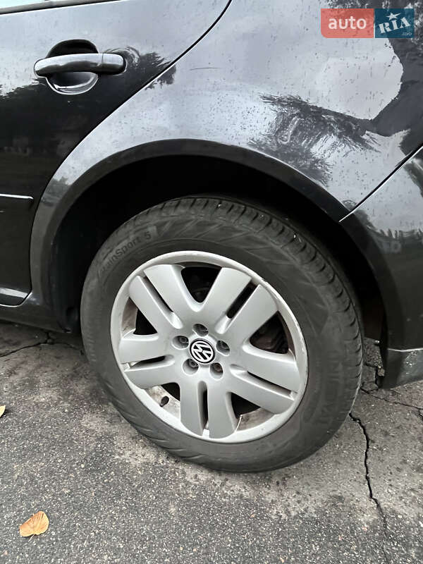 Хетчбек Volkswagen Golf 2003 в Києві