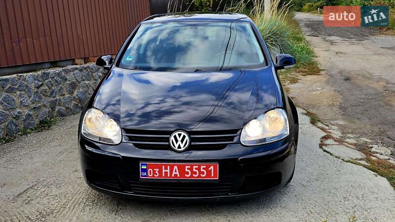 Хэтчбек Volkswagen Golf 2005 в Полтаве