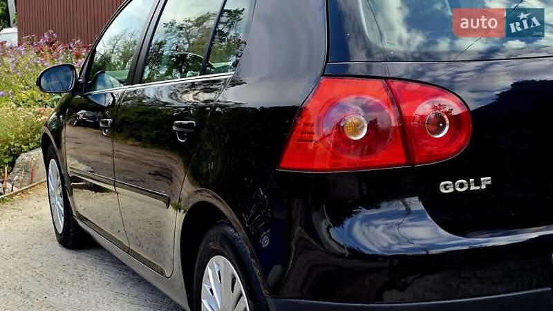 Хэтчбек Volkswagen Golf 2005 в Полтаве