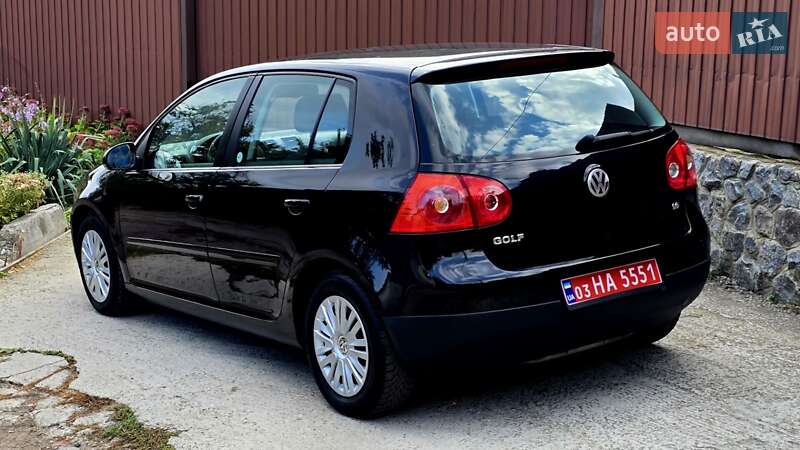 Хэтчбек Volkswagen Golf 2005 в Полтаве