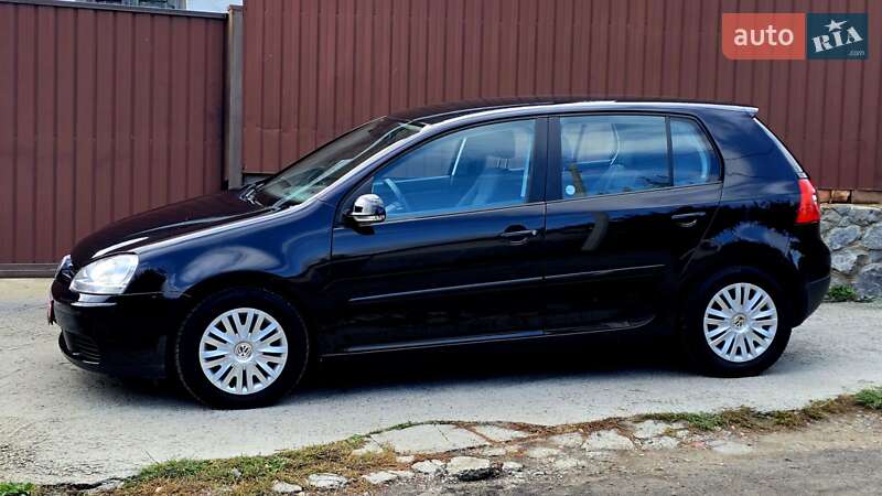 Хэтчбек Volkswagen Golf 2005 в Полтаве