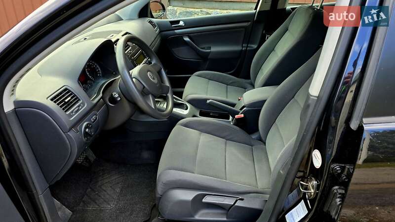 Хэтчбек Volkswagen Golf 2005 в Полтаве