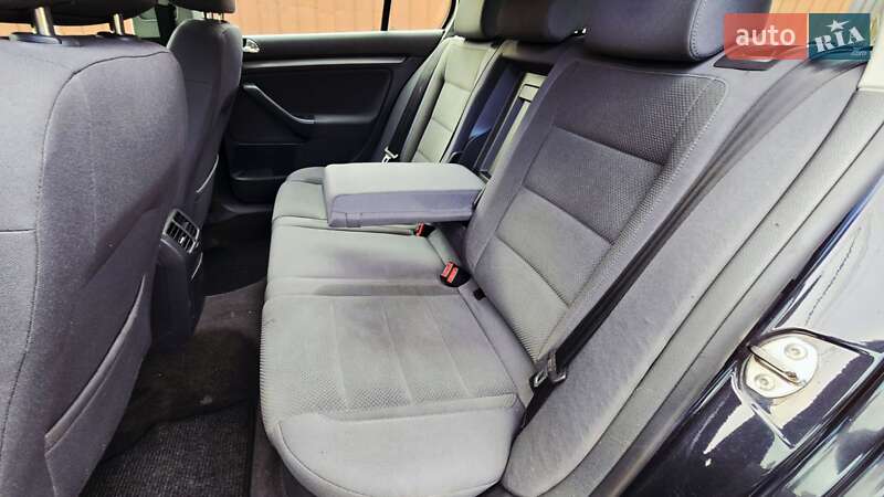 Хэтчбек Volkswagen Golf 2005 в Полтаве