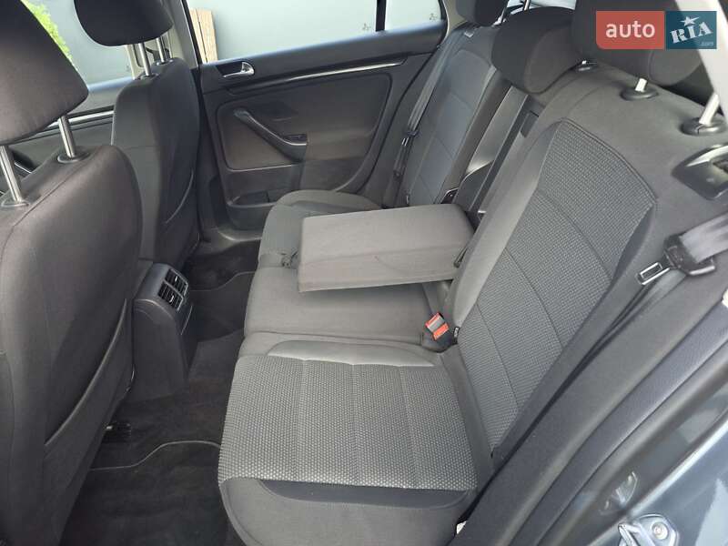 Універсал Volkswagen Golf 2010 в Тернополі