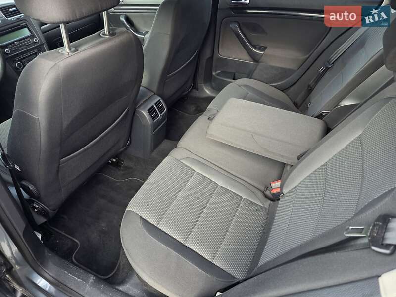 Універсал Volkswagen Golf 2010 в Тернополі