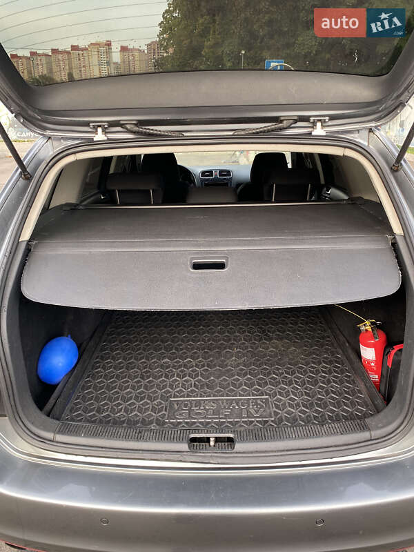 Універсал Volkswagen Golf 2010 в Києві