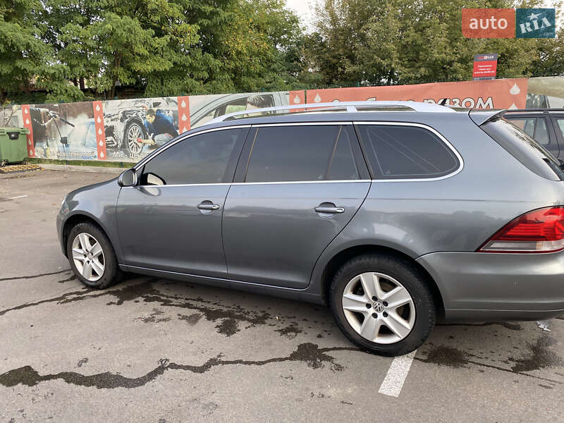 Універсал Volkswagen Golf 2010 в Києві