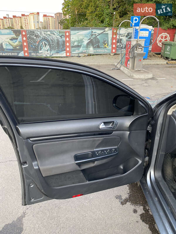 Універсал Volkswagen Golf 2010 в Києві