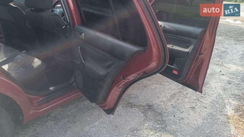 Хэтчбек Volkswagen Golf 1998 в Прилуках