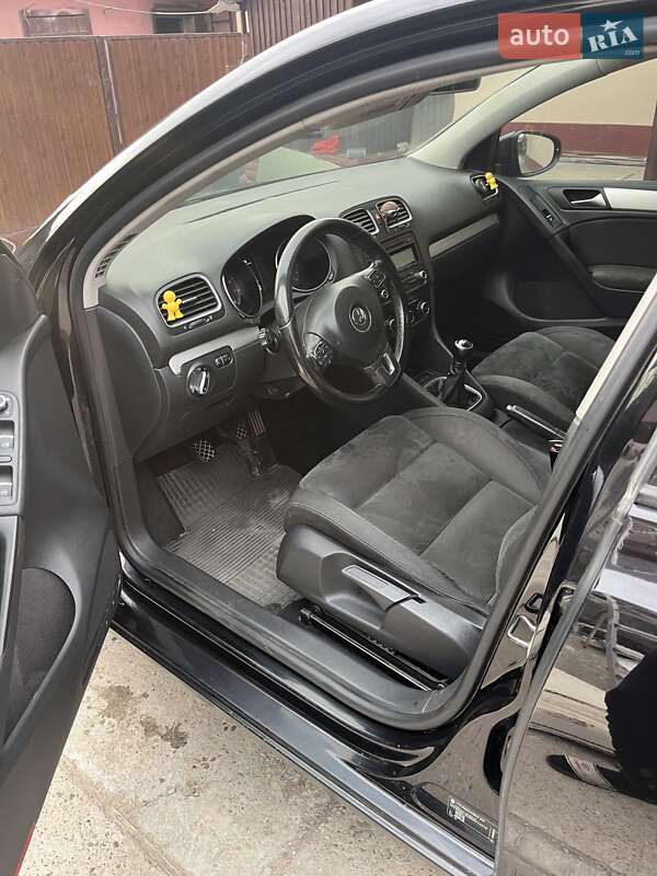 Хетчбек Volkswagen Golf 2009 в Береговому