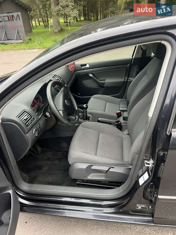 Хетчбек Volkswagen Golf 2008 в Рівному