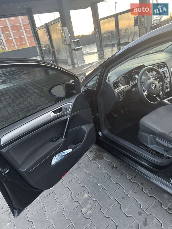 Универсал Volkswagen Golf 2015 в Львове