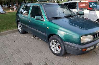Хэтчбек Volkswagen Golf 1997 в Старичах
