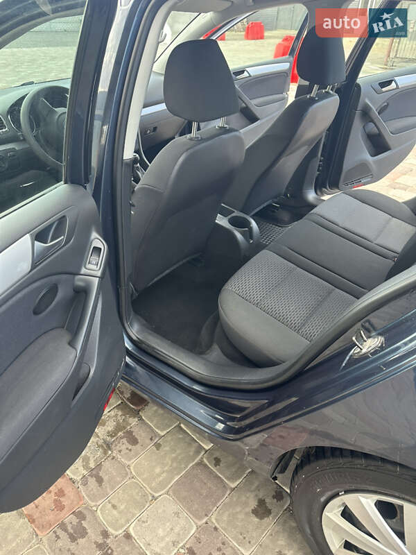 Хэтчбек Volkswagen Golf 2009 в Великой Багачке