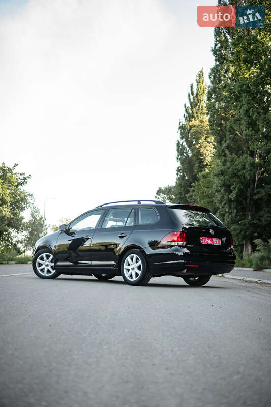 Універсал Volkswagen Golf 2011 в Бурштині