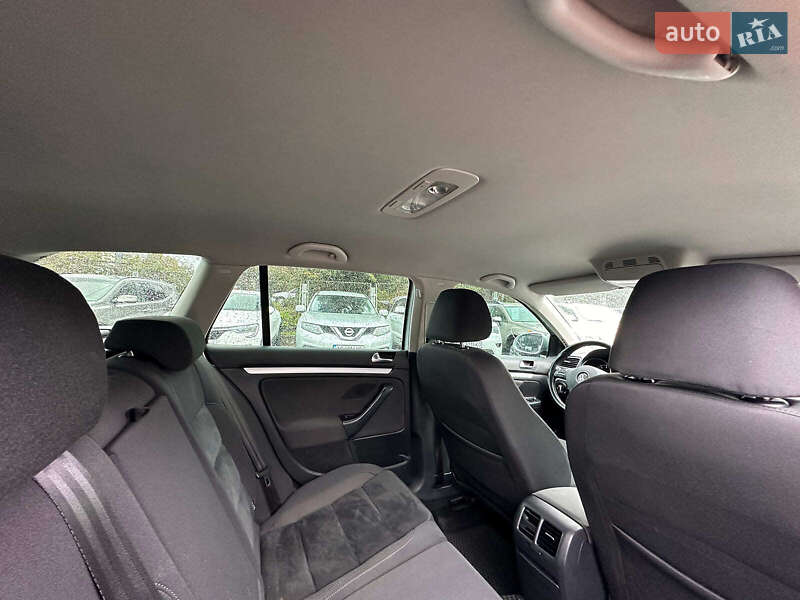 Універсал Volkswagen Golf 2010 в Вінниці