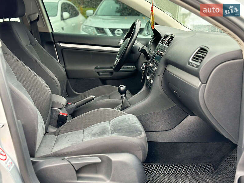 Універсал Volkswagen Golf 2010 в Вінниці