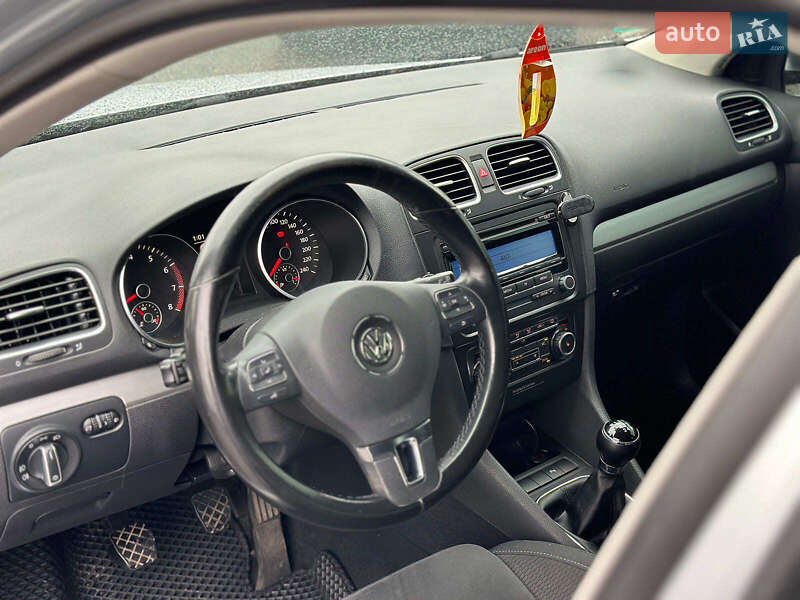 Універсал Volkswagen Golf 2010 в Вінниці