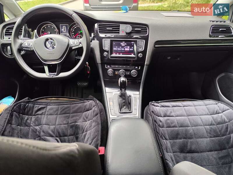 Хэтчбек Volkswagen Golf 2013 в Киеве