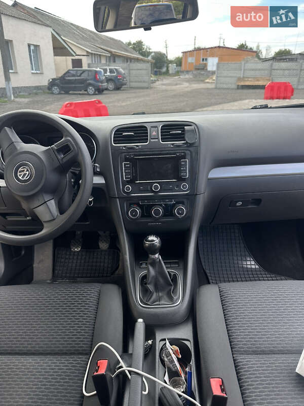 Хэтчбек Volkswagen Golf 2009 в Великой Багачке