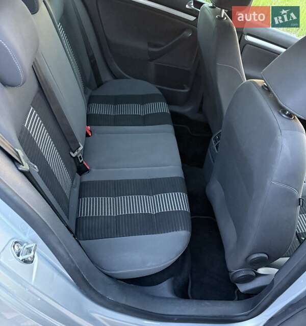 Хетчбек Volkswagen Golf 2007 в Чернігові