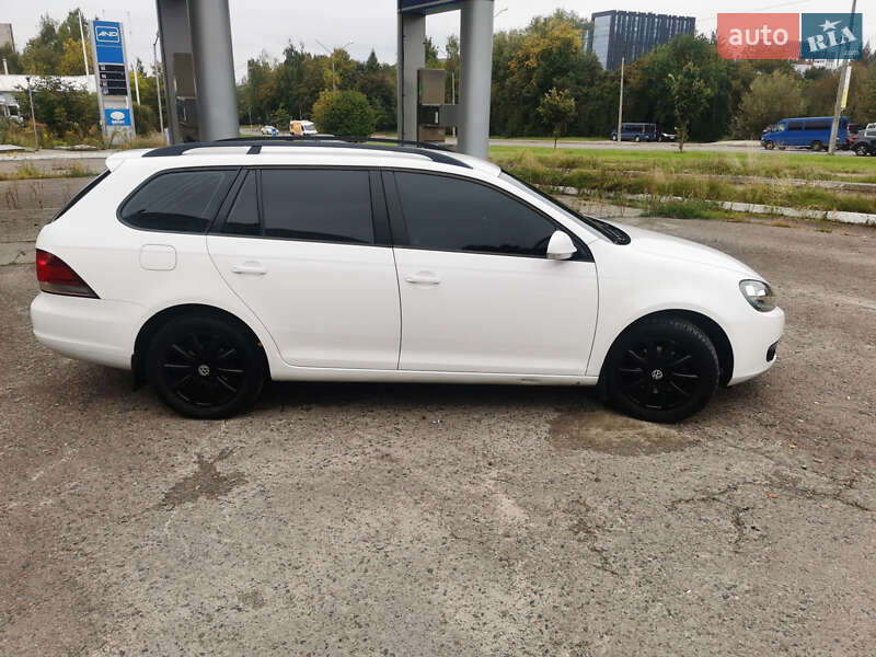 Універсал Volkswagen Golf 2012 в Львові