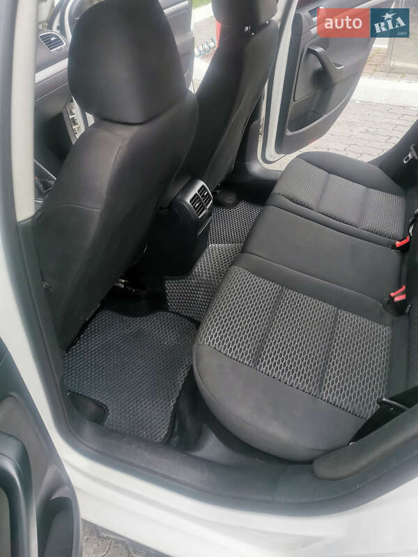 Універсал Volkswagen Golf 2012 в Львові