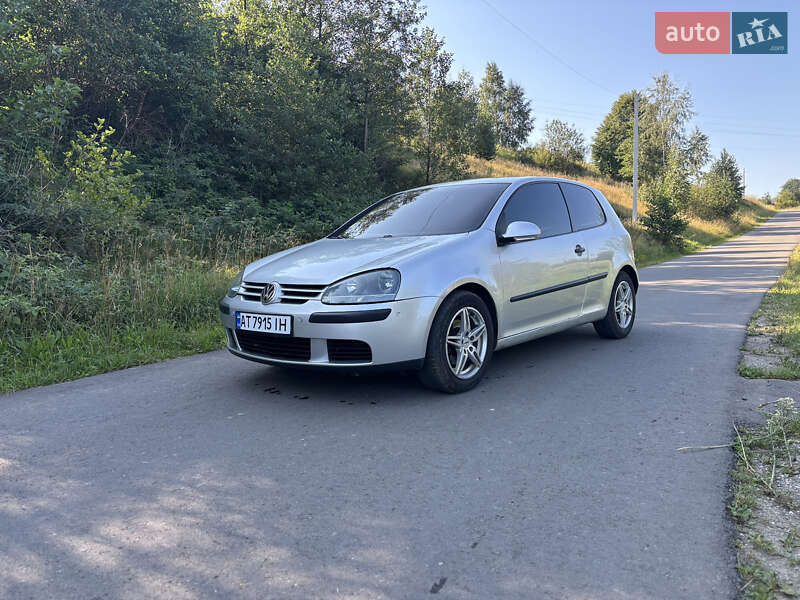 Хэтчбек Volkswagen Golf 2004 в Надворной