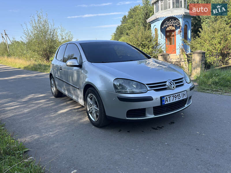 Хэтчбек Volkswagen Golf 2004 в Надворной