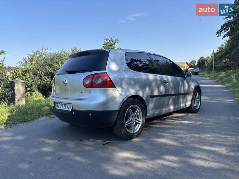Хэтчбек Volkswagen Golf 2004 в Надворной