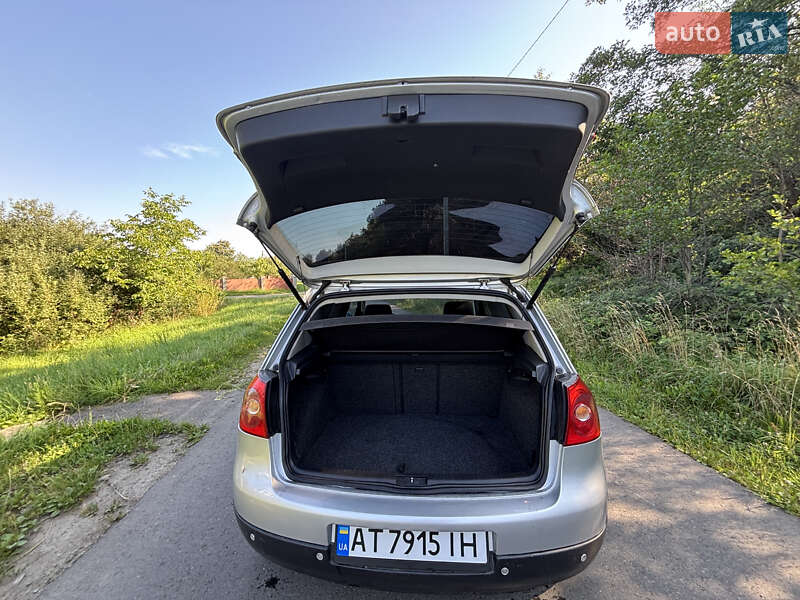 Хэтчбек Volkswagen Golf 2004 в Надворной