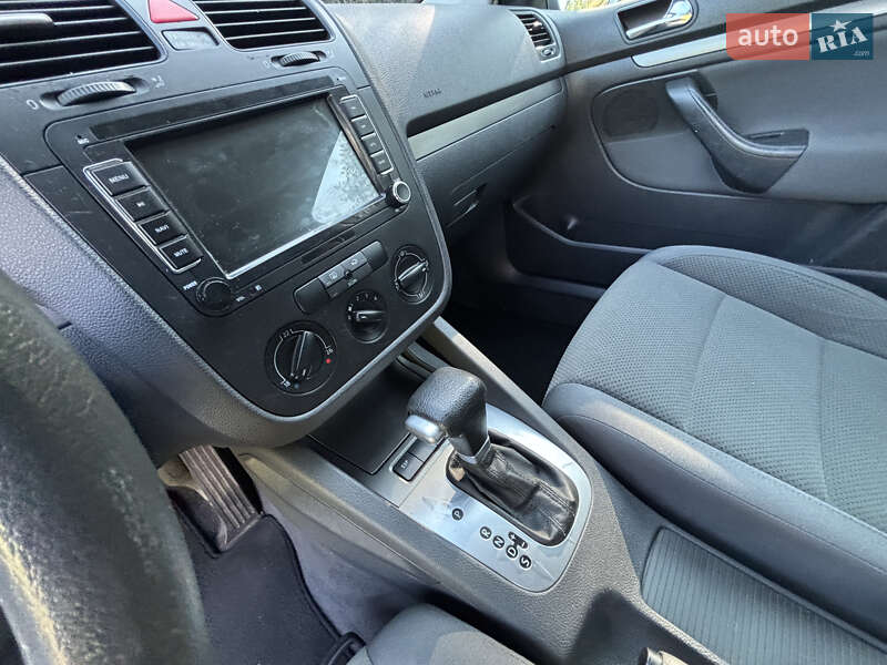 Хэтчбек Volkswagen Golf 2004 в Надворной