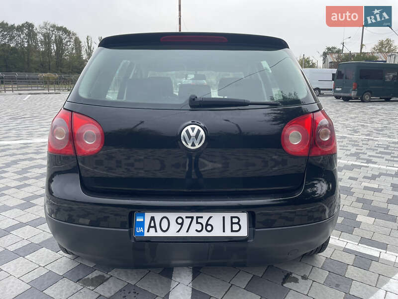 Хетчбек Volkswagen Golf 2004 в Великих Лучках