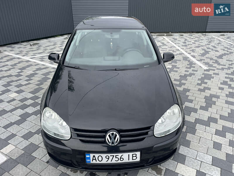 Хетчбек Volkswagen Golf 2004 в Великих Лучках