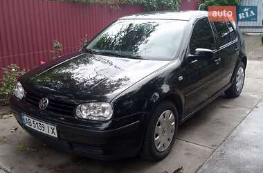 Хэтчбек Volkswagen Golf 2002 в Ладыжине