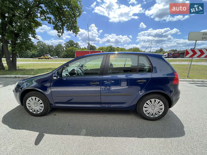 Хетчбек Volkswagen Golf 2005 в Києві