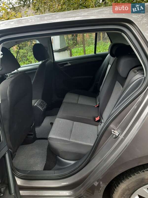 Хетчбек Volkswagen Golf 2013 в Чуднові