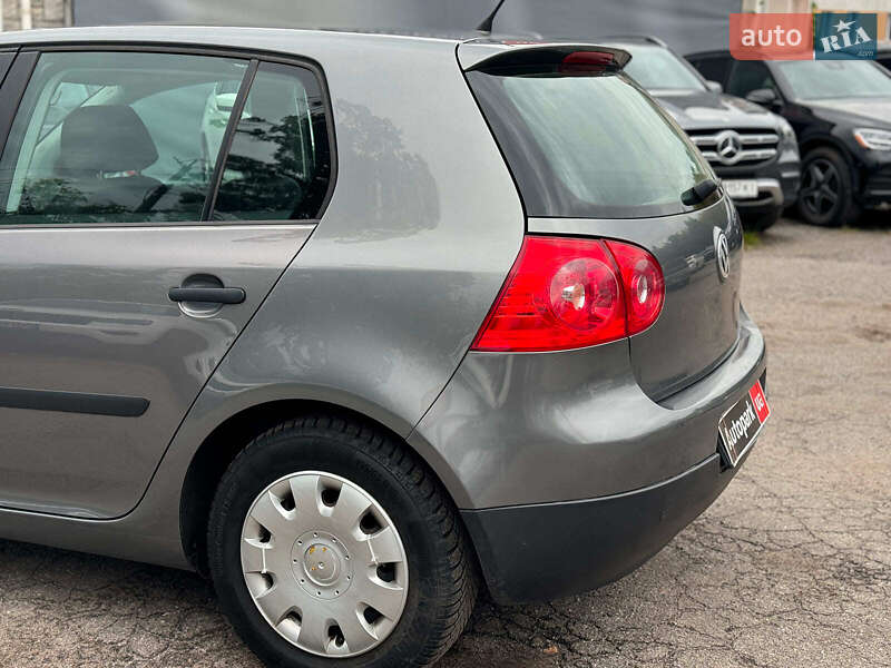 Хетчбек Volkswagen Golf 2005 в Вінниці
