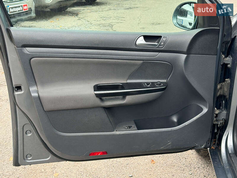 Хетчбек Volkswagen Golf 2005 в Вінниці