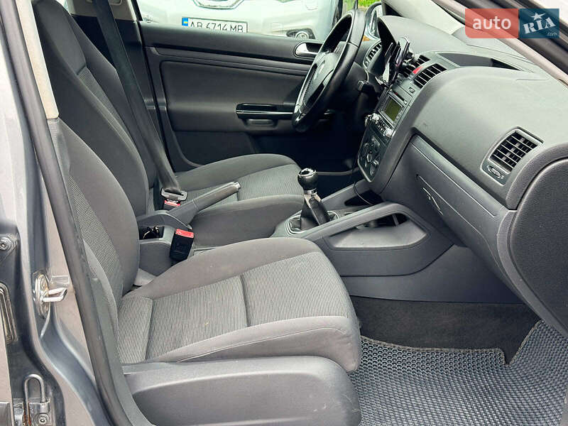 Хетчбек Volkswagen Golf 2005 в Вінниці