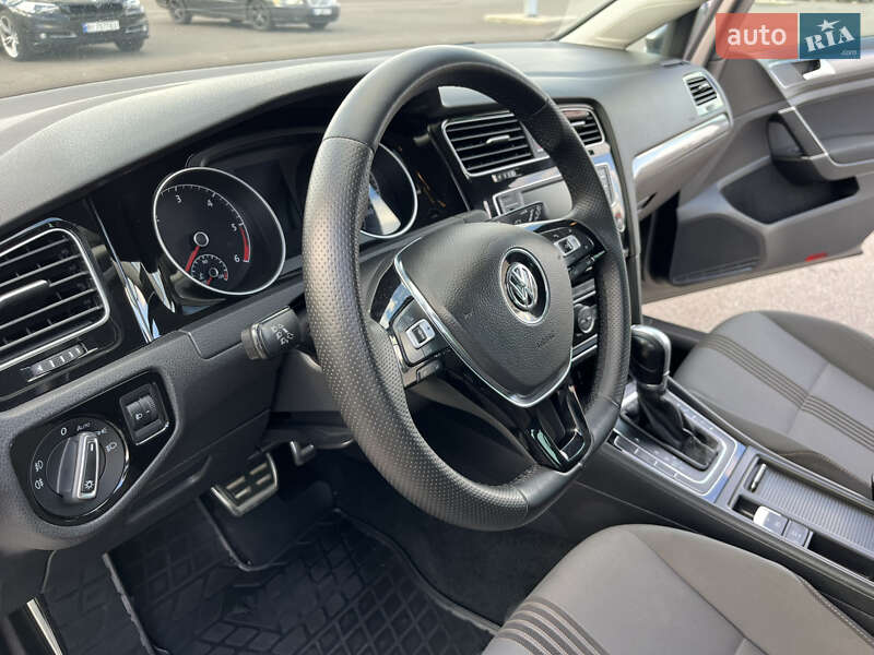 Універсал Volkswagen Golf 2016 в Полтаві