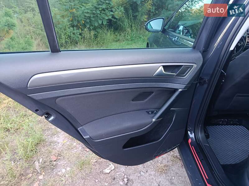 Універсал Volkswagen Golf 2016 в Києві