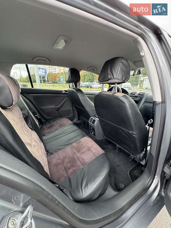 Хетчбек Volkswagen Golf 2006 в Києві