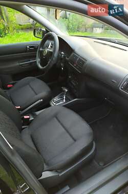 Хетчбек Volkswagen Golf 2002 в Кременці